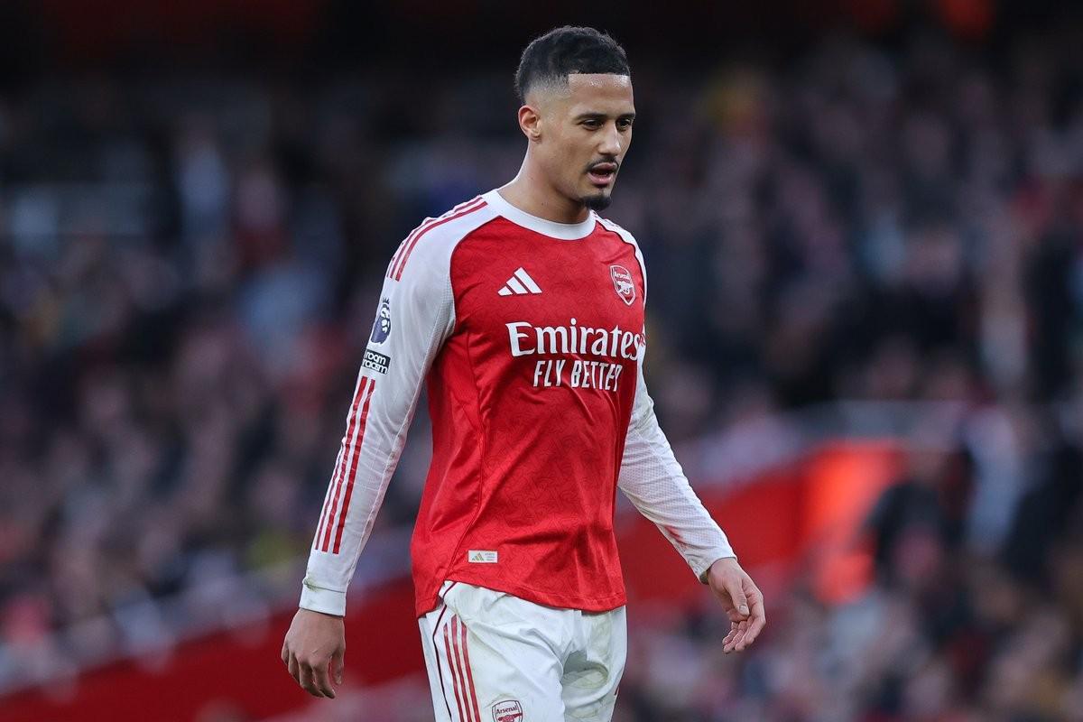 半岛体育APP-记者：萨利巴因轻微脚踝扭伤缺阵，只是出于预防考虑